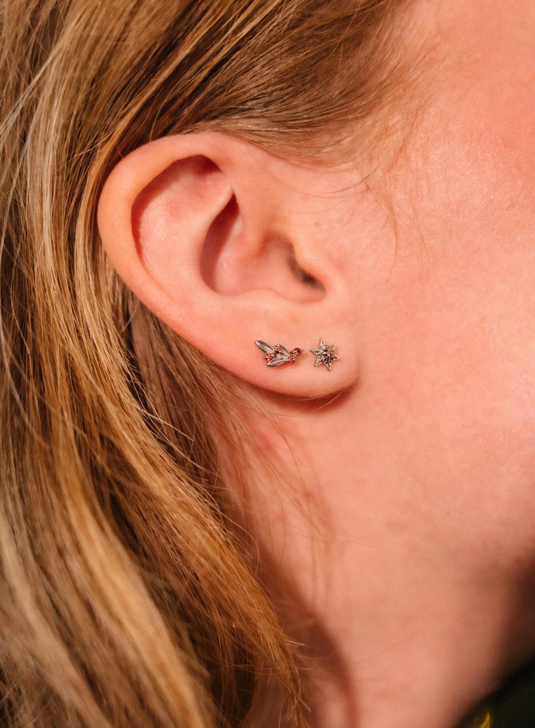 Mistletoe Flat Back Stud - Image 4
