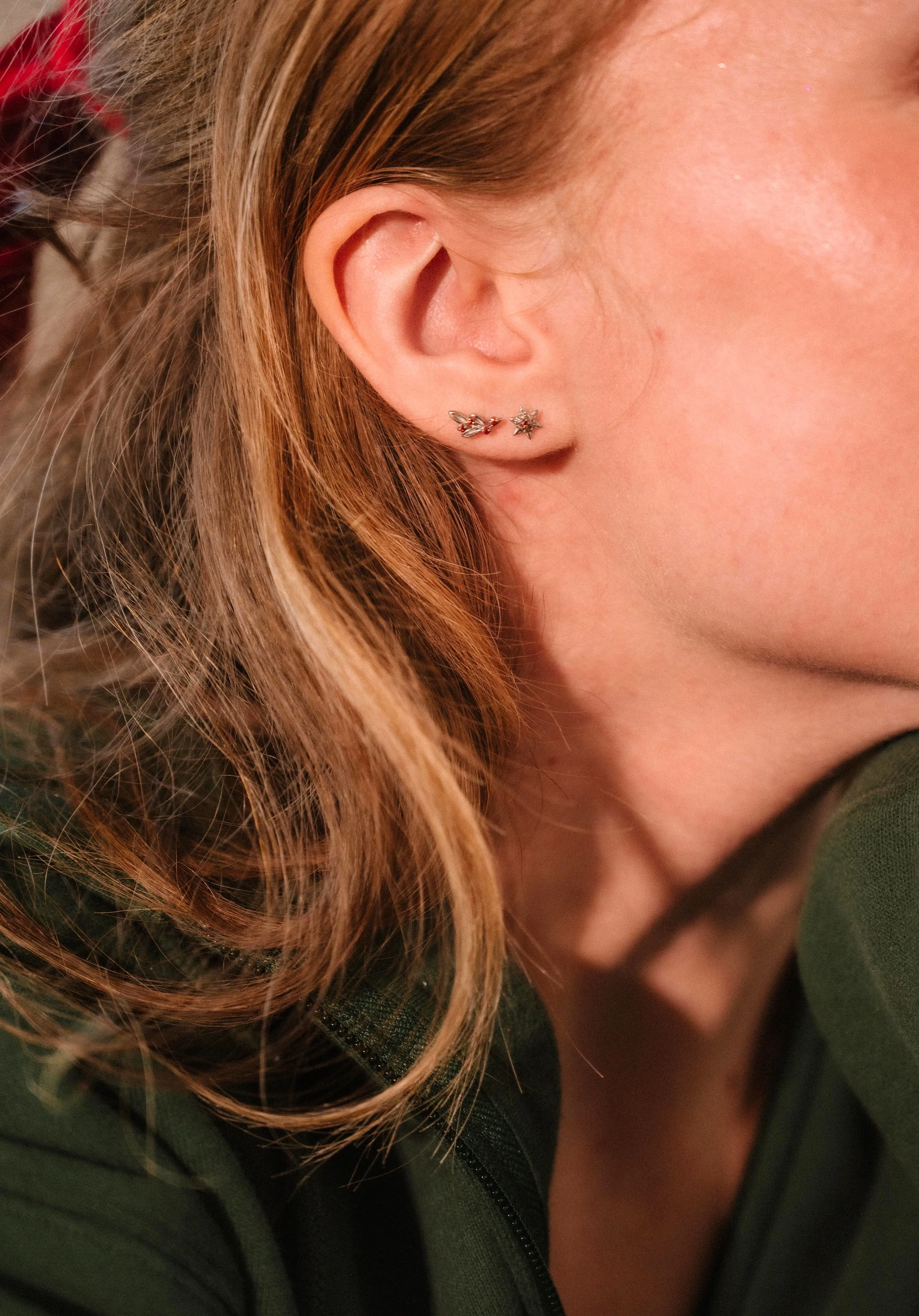 Mistletoe Flat Back Stud - Image 5